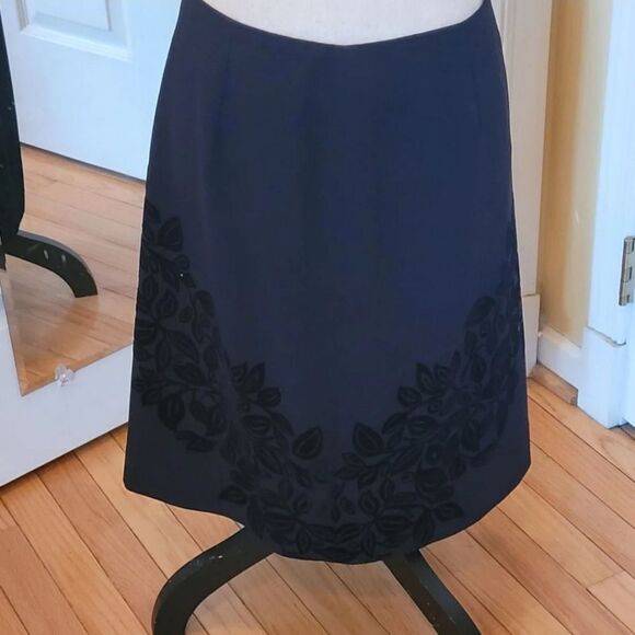 BLACK ON BLACK PENCIL SKIRT - Picture 6 of 8